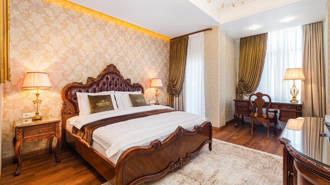 Gregory Boutique Hotel Chisináu Exterior foto A bedroom in the hotel