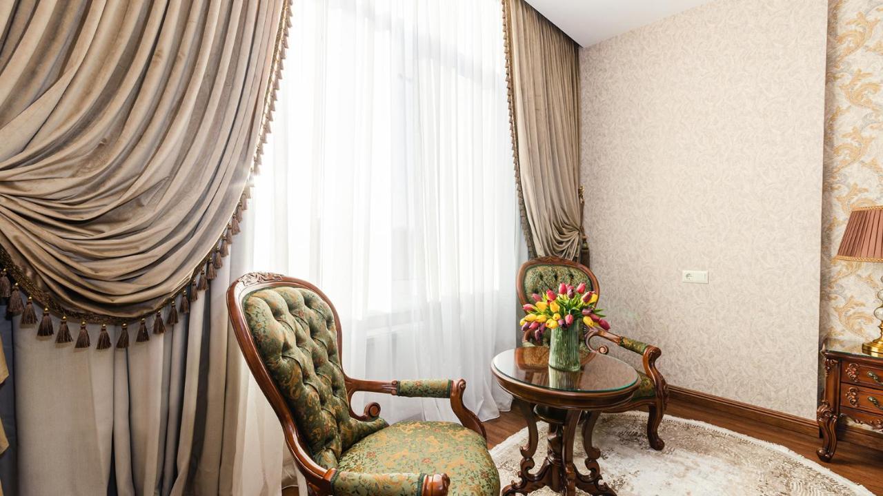 Gregory Boutique Hotel Chisináu Exterior foto Curtains