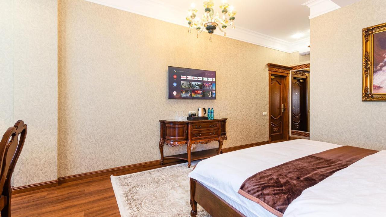 Gregory Boutique Hotel Chisináu Exterior foto A room at the hotel