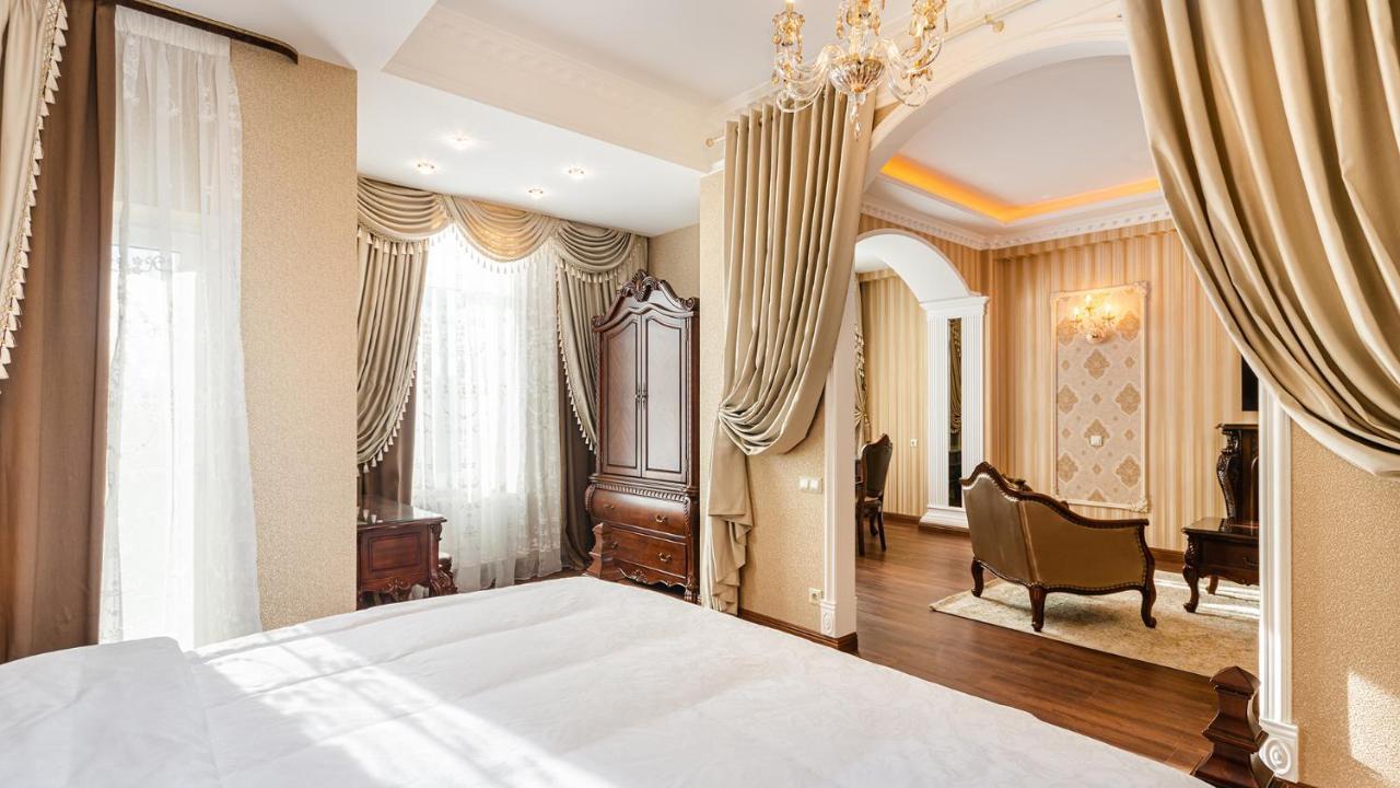 Gregory Boutique Hotel Chisináu Exterior foto A bedroom at the hotel